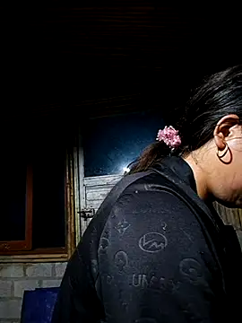 Snapshot of diamond-- chatting on 10-07-25, 10:18 diamond-- online show from 10-07-25, 10:18