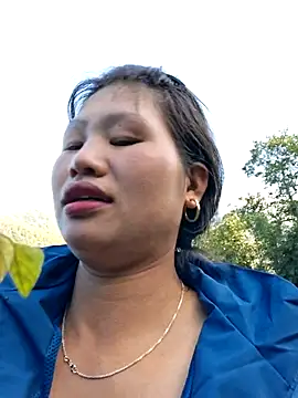 Snapshot of diamond-- chatting on 10-18-25, 12:13 diamond-- online show from 10-18-25, 12:13