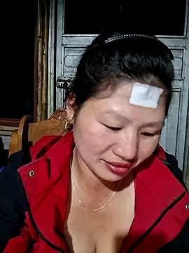 Snapshot of diamond-- chatting on 10-26-25, 01:28 diamond-- online show from 10-26-25, 01:28