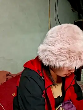 Snapshot of diamond-- chatting on 11-18-25, 01:04 diamond-- online show from 11-18-25, 01:04