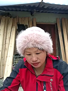 Snapshot of diamond-- chatting on 11-19-25, 01:38 diamond-- online show from 11-19-25, 01:38