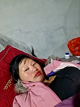 Snapshot of diamond-- chatting on 11-20-25, 12:49 diamond-- online show from 11-20-25, 12:49