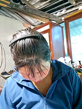 Snapshot of diamond-- chatting on 11-23-25, 01:27 diamond-- online show from 11-23-25, 01:27