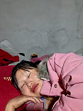 Snapshot of diamond-- chatting on 11-23-25, 01:33 diamond-- online show from 11-23-25, 01:33