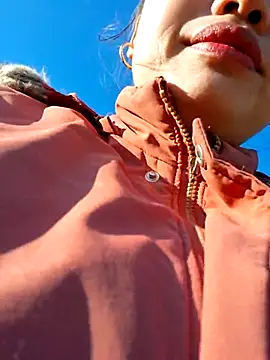 Snapshot of diamond-- chatting on 11-30-25, 12:58 diamond-- online show from 11-30-25, 12:58