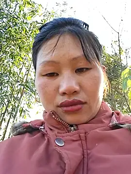 Snapshot of diamond-- chatting on 12-01-25, 01:43 diamond-- online show from 12-01-25, 01:43