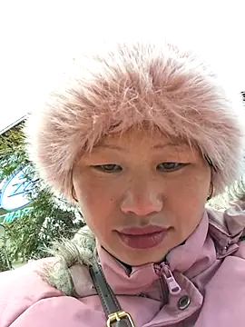 Snapshot of diamond-- chatting on 12-15-25, 01:10 diamond-- online show from 12-15-25, 01:10