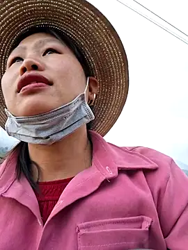 Snapshot of diamond-- chatting on 12-23-25, 01:03 diamond-- online show from 12-23-25, 01:03