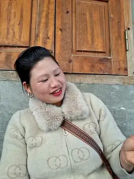 Snapshot of diamond-- chatting on 02-21-26, 01:39 diamond-- online show from 02-21-26, 01:39