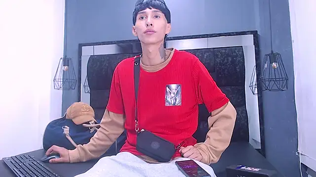 Daniel delux  online show from 10-20-25, 03:29