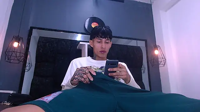 Daniel delux  online show from 11-21-25, 11:47