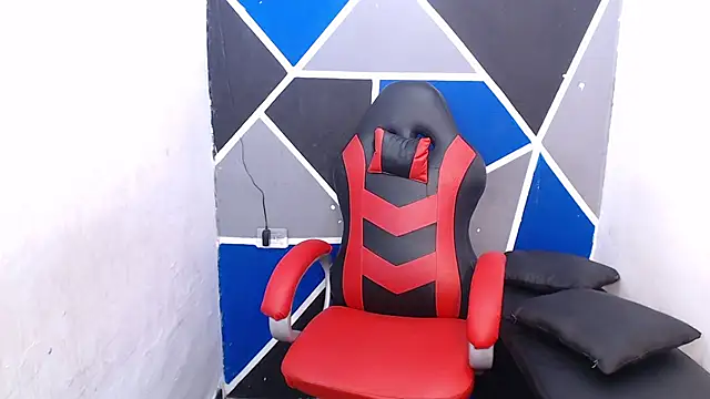 Snapshot of DEIV2_ chatting on 10-08-25, 01:47 DEIV2 online show from 10-08-25, 01:47