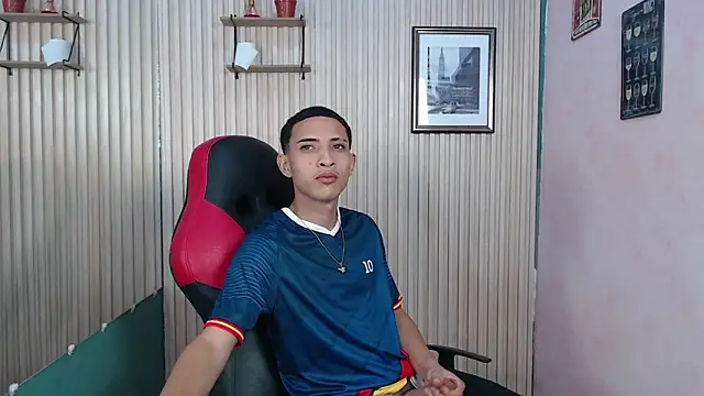 Snapshot of DEIV2_ chatting on 11-21-25, 04:00 DEIV2 online show from 11-21-25, 04:00