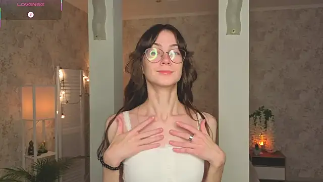 ReneeLippeatt online show from 10-19-25, 07:25