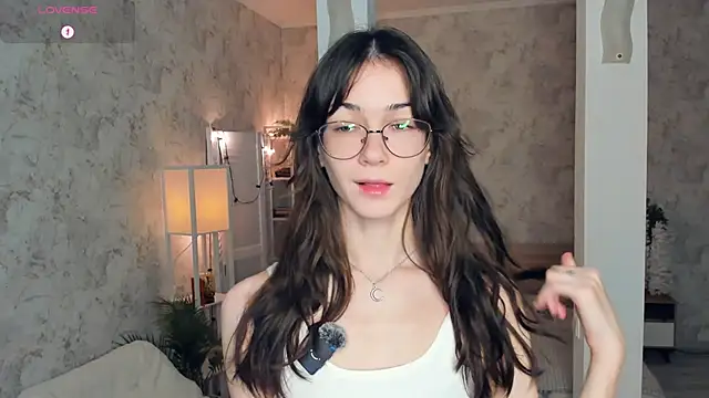 ReneeLippeatt online show from 11-08-25, 07:23