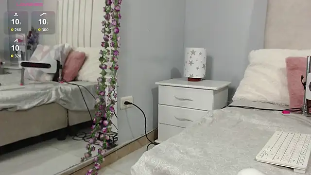 Snapshot of AmandaaWats chatting on 10-31-25, 08:32 AmandaaWats online show from 10-31-25, 08:32