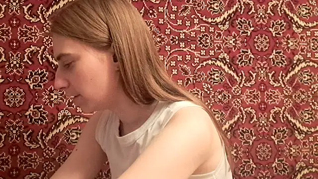 Snapshot of ivetabloom chatting on 09-21-25, 05:36 ivetabloom online show from 09-21-25, 05:36