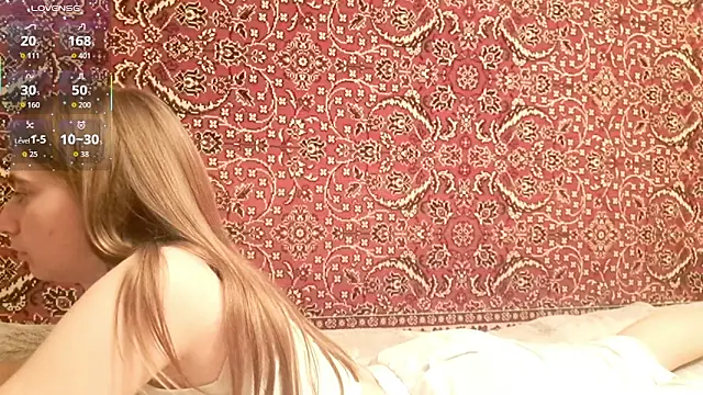 Snapshot of ivetabloom chatting on 10-17-25, 06:32 ivetabloom online show from 10-17-25, 06:32