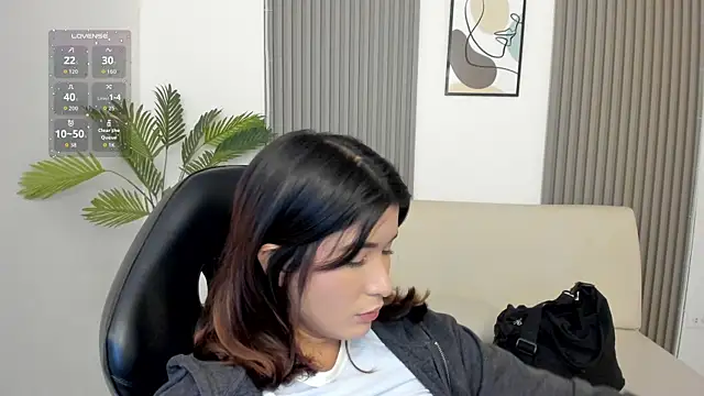 Snapshot of emiilyy_cute chatting on 10-14-25, 12:17 emiilyy cute online show from 10-14-25, 12:17