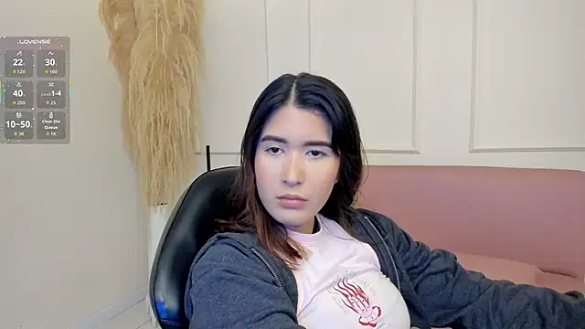 Snapshot of emiilyy_cute chatting on 10-18-25, 12:28 emiilyy cute online show from 10-18-25, 12:28