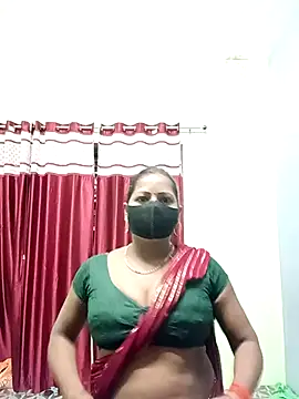 Snapshot of School_medam chatting on 10-07-25, 11:24 School medam online show from 10-07-25, 11:24