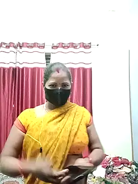 Snapshot of School_medam chatting on 10-17-25, 04:09 School medam online show from 10-17-25, 04:09