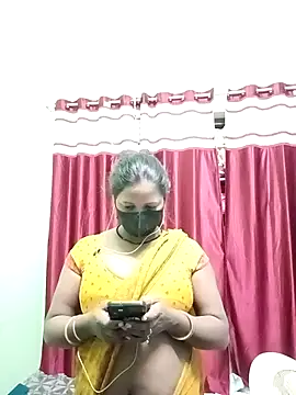 Snapshot of School_medam chatting on 10-28-25, 11:51 School medam online show from 10-28-25, 11:51