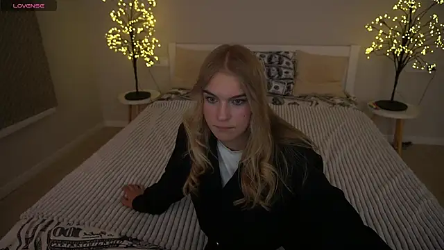 AlinaLiii online show from 11-22-25, 08:52