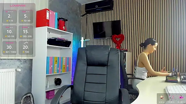 Snapshot of OfficeGirls chatting on 06-20-26, 06:44 OfficeGirls online show from 06-20-26, 06:44