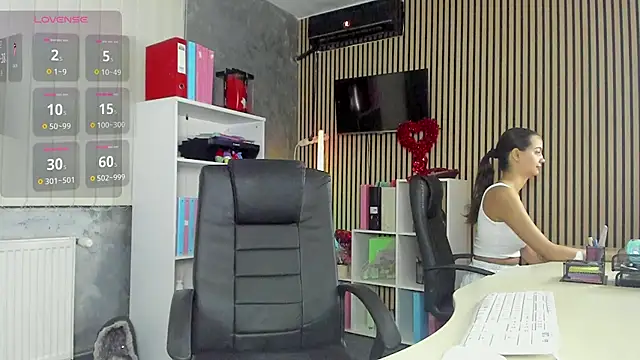 Snapshot of OfficeGirls chatting on 07-19-26, 07:06 OfficeGirls online show from 07-19-26, 07:06