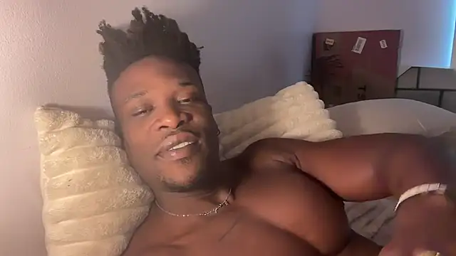 Snapshot of MrDaddyBlackNi9e chatting on 11-14-25, 01:10 MrDaddyBlackNi9e online show from 11-14-25, 01:10