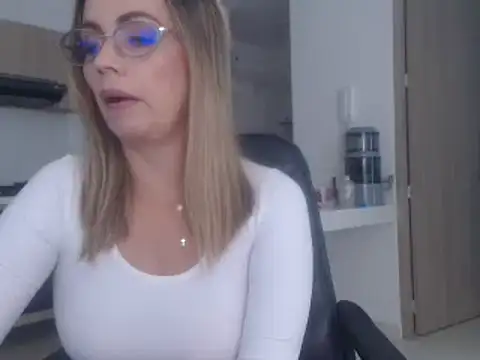 LovePaula online show from 03-09-25, 02:32