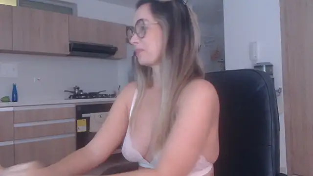 LovePaula online show from 02-04-26, 11:05