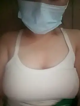 Snapshot of baby-linh001 chatting on 09-21-25, 05:03 baby-linh001 online show from 09-21-25, 05:03