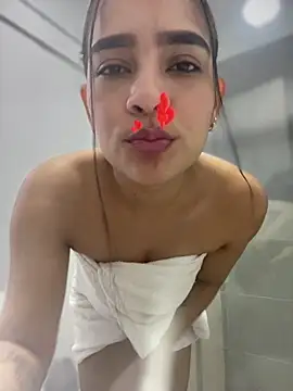 Snapshot of Valery_lux16 chatting on 06-15-26, 05:04 Valery lux16 online show from 06-15-26, 05:04