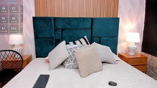 Snapshot of Amber_kiss_ chatting on 12-22-25, 06:38 Amber kiss online show from 12-22-25, 06:38