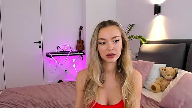 Snapshot of Kelly__Gray chatting on 04-01-26, 08:26 Kelly Gray online show from 04-01-26, 08:26