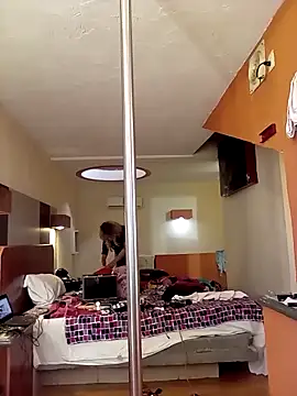 Snapshot of transreyna chatting on 01-01-25, 08:58 transreyna online show from 01-01-25, 08:58