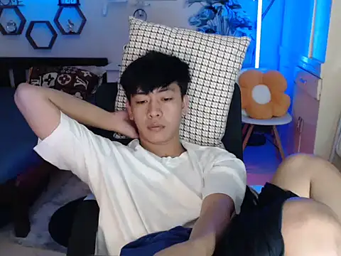 Snapshot of niel_cumshow chatting on 12-19-25, 08:10 niel cumshow online show from 12-19-25, 08:10