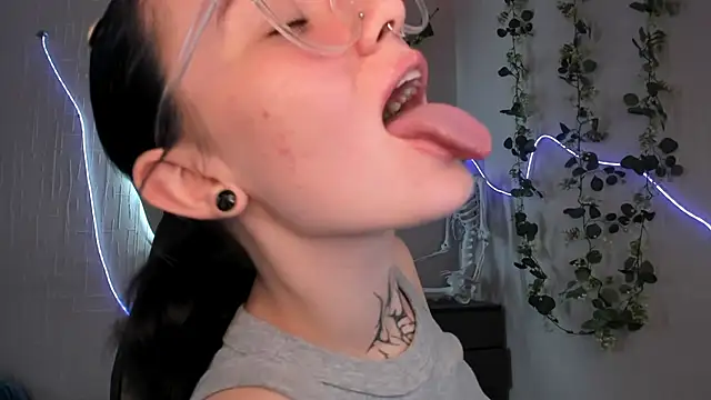 Elastikisss online show from 07-13-26, 04:37