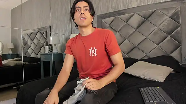 dylan cross  online show from 09-25-25, 11:25