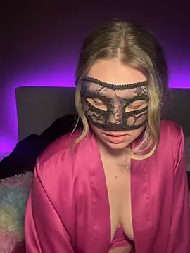 Snapshot of Cherrycolada chatting on 02-22-26, 12:12 Cherrycolada online show from 02-22-26, 12:12