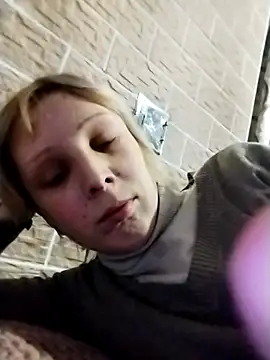 Snapshot of Ponka2011 chatting on 12-15-25, 06:28 Ponka2011 online show from 12-15-25, 06:28