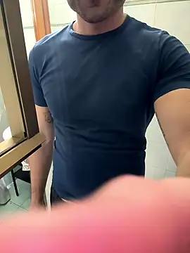 Snapshot of giovan2020 chatting on 01-17-26, 05:27 giovan2020 online show from 01-17-26, 05:27