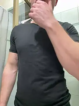 Snapshot of giovan2020 chatting on 02-20-26, 08:27 giovan2020 online show from 02-20-26, 08:27