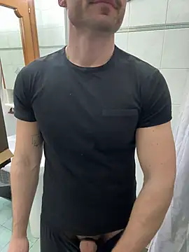 Snapshot of giovan2020 chatting on 02-26-26, 11:15 giovan2020 online show from 02-26-26, 11:15