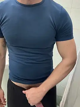 Snapshot of giovan2020 chatting on 04-03-26, 08:51 giovan2020 online show from 04-03-26, 08:51