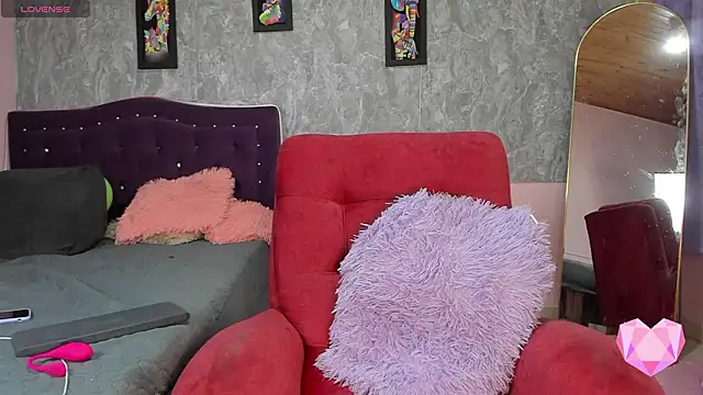 Snapshot of Lauren_smiles chatting on 02-04-26, 07:53 Lauren smiles online show from 02-04-26, 07:53