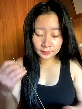 Snapshot of violet-00 chatting on 10-05-25, 01:37 violet-00 online show from 10-05-25, 01:37