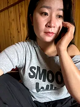 Snapshot of violet-00 chatting on 10-14-25, 12:55 violet-00 online show from 10-14-25, 12:55